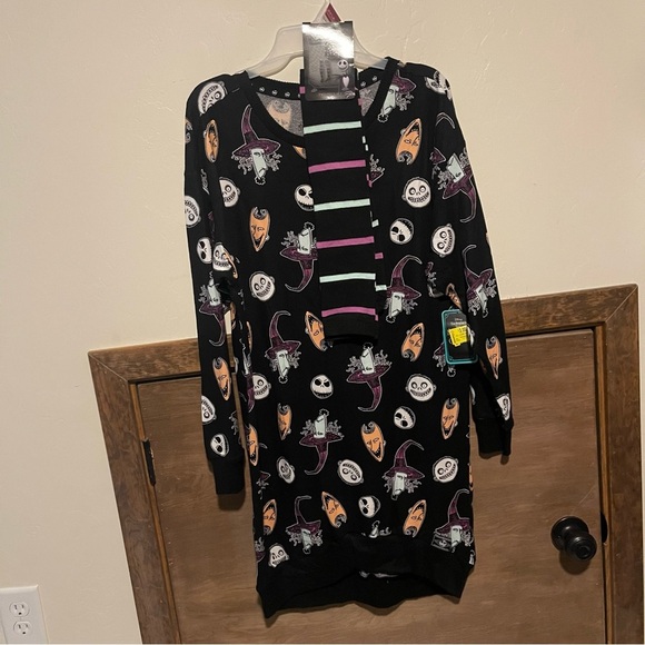 Disney Nightmare Before Christmas Sleepshirt Socks Set NWT - Picture 4 of 6